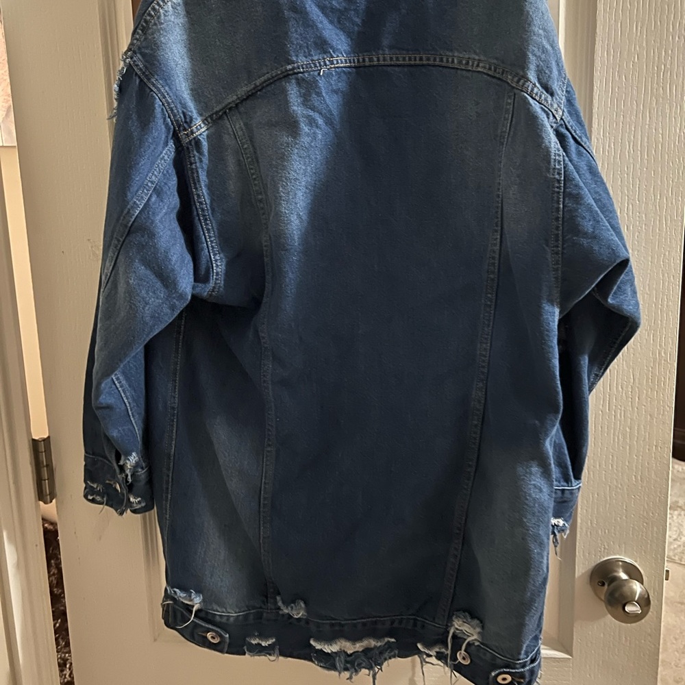 Size usa 8 long over sized Jean jacket it can be dressed up
